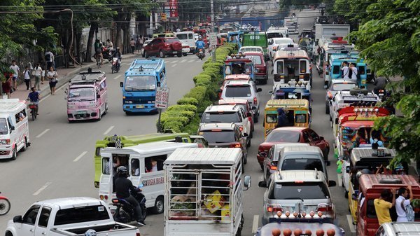 కొంతలోకొంత ట్రాఫిక్‌ రద్దీ
