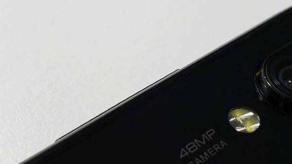 48+13+8 మెగా పిక్సల్స్