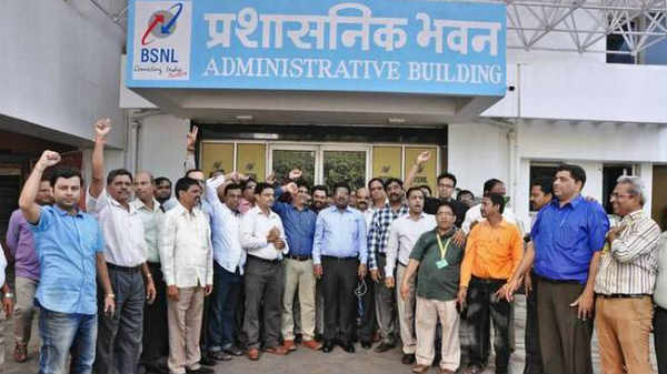 బిఎస్ఎన్ఎల్ ఉద్యోగులు