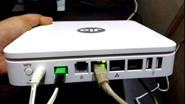 రిలయన్స్ జియో గిగా ఫైబర్ రూ .2,500 వర్సెస్ రూ .4,500 కనెక్షన్: