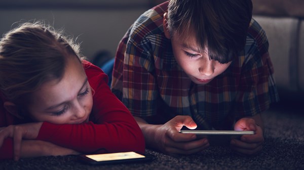 5 Ways To Quell Your Kid’s Obsession With Their Smartphone