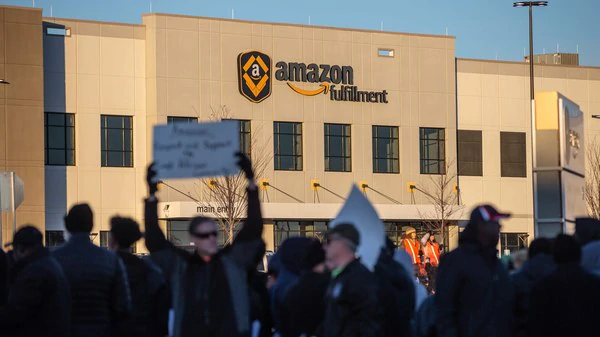 పని పరిస్తితులు మెరుగుపర్చాలని