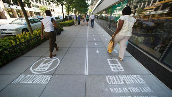 Chinese city opens phone lane for phone users 