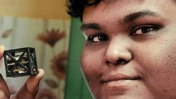 3) ప్రపంచంలోని అతి చిన్న ఉపగ్రహం: