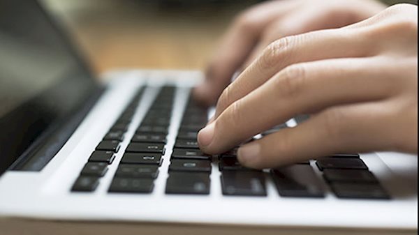 స్వంతంగా తామే జర్నలిస్టులను