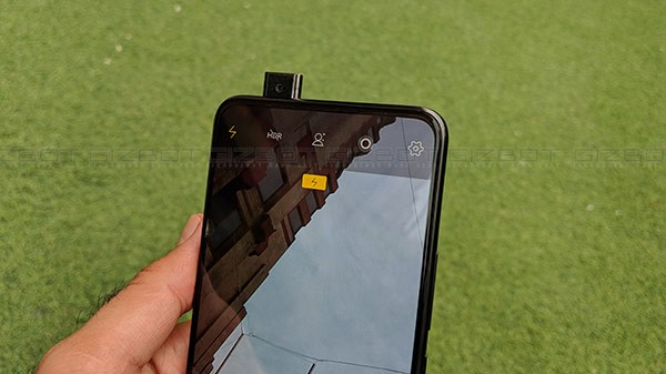 పాప్‌–అప్‌ కెమెరా 