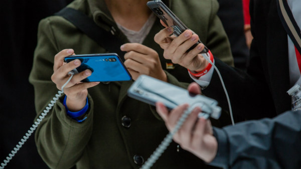 Worldwide Smartphone Sales to Decline 2.5 Percent in 2019: Gartner