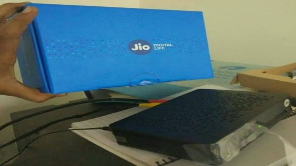 జియోఫైబర్ సెట్-టాప్ బాక్స్ - IPTV సర్వీస్