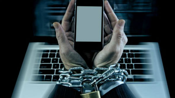 రోజుకు ఎన్నోసార్లు ఫోన్ చూస్తున్నారు :