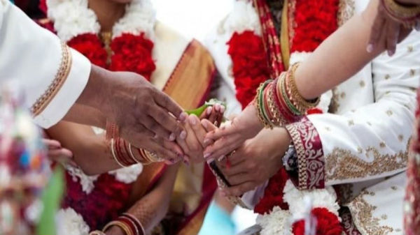 స్నేహితులను సంప్రదించండి