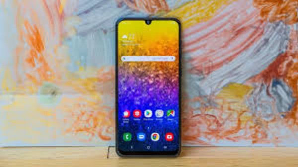 3. Samsung Galaxy A50: ధర Rs.17,990