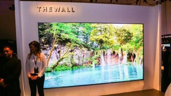 ది వాల్ లగ్జరీ