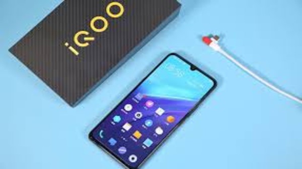 ఇండియాలో iQOO మొదటి వాణిజ్య 5G స్మార్ట్‌ఫోన్‌