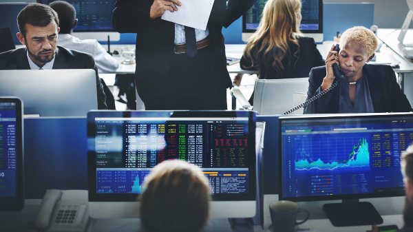 డేటా-బ్రోకర్ సేవల నుండి