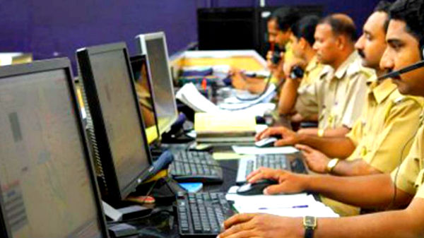 పోలీస్ స్టేషన్‌లో ఫిర్యాదు