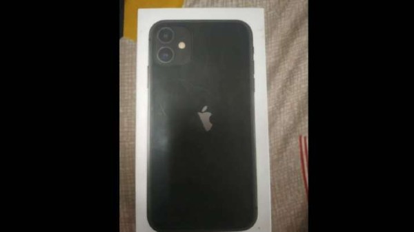 నకిలీ ఐఫోన్ 11 అన్‌బాక్సింగ్ వీడియో యూట్యూబ్ ఛానెల్‌లో