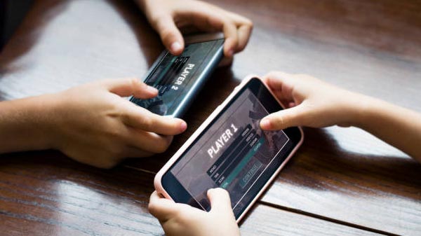 సెల్యులార్ నెట్‌వర్క్‌లలో రియల్ టైమ్ మల్టీప్లేయర్ మొబైల్ గేమింగ్‌ అనుభవం