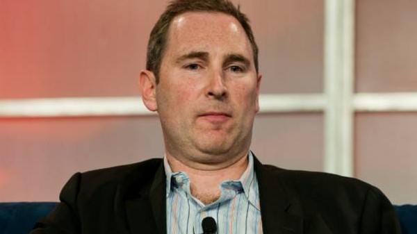 జాస్సీ క్రీడలను ప్రేమిస్తాడు