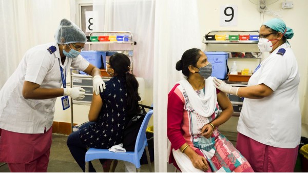 ఆసుపత్రిలో టీకా చేయడానికి అవసరమైన డాకుమెంట్స్ 