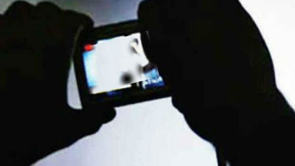 పోర్న్ నిషేధం అసాధ్యమేనా?