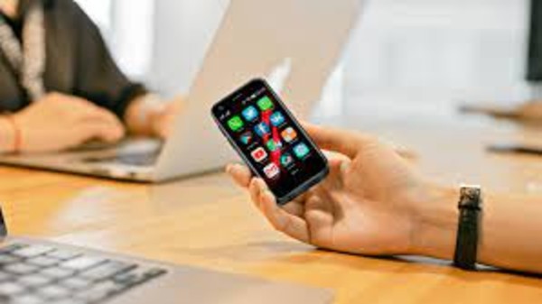 మోనీ మింట్ స్మార్ట్‌ఫోన్‌ ధర