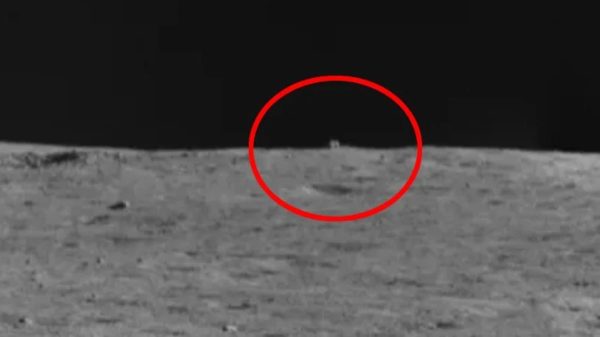 చంద్రునిపై రహస్యమైన గుడిసెనా?