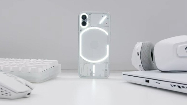Nothing Phone 1 vs Google Pixel 6a: ఏది బెస్టో తెలుసుకోండిలా! Nothing Phone 1 vs Google Pixel 6a: ఏది బెస్టో తెలుసుకోండిలా!