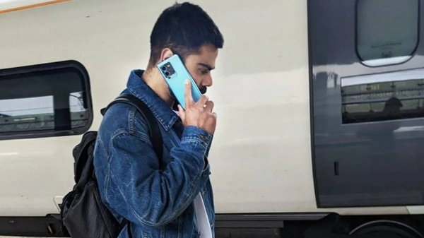 Virat Kohli smartphone