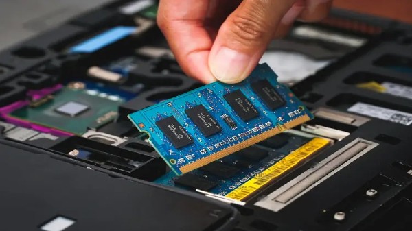 Windows 11/10 లో అదనపు ఫ్రీ RAM స్లాట్లను తనిఖీ చేయడం ఎలా? Windows 11/10 లో అదనపు ఫ్రీ RAM స్లాట్లను తనిఖీ చేయడం ఎలా?