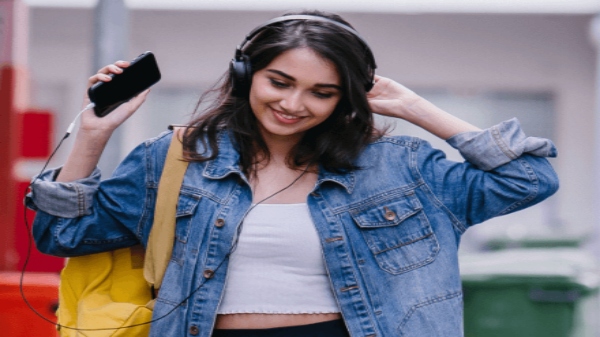 jio, airtel యూజర్లూ.. మీకు నచ్చిన పాటని Caller tune పెట్టేసుకోండిలా. jio, airtel యూజర్లూ.. మీకు నచ్చిన పాటని Caller tune పెట్టేసుకోండిలా.