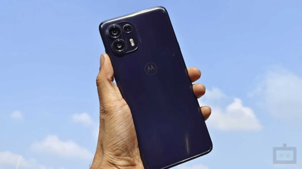 Motorola 200 మెగా పిక్సెల్ కెమెరా ఫోన్.. భారత్లో విడుదలకు సిద్ధం! Motorola 200 మెగా పిక్సెల్ కెమెరా ఫోన్.. భారత్లో విడుదలకు సిద్ధం!