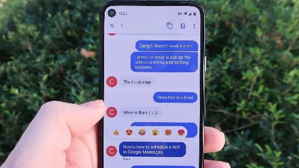 Google Message లో ఎమోజీల ద్వారా రియాక్షన్ ఇవ్వొచ్చు! Google Message లో ఎమోజీల ద్వారా రియాక్షన్ ఇవ్వొచ్చు!