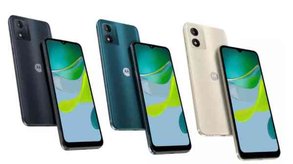 మోటో e13 కలర్ వేరియంట్ లు 