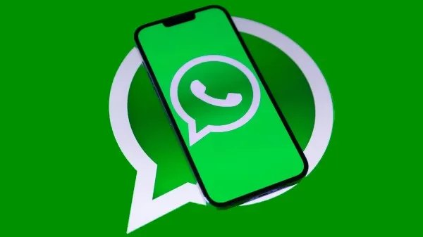 WhatsApp Released A New Update To Send 100 Photos And Videos At Once. Full Details In Telugu.