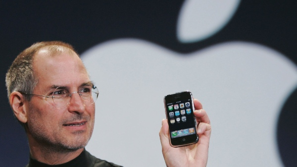 First Edition Of Apple iPhone 2007 Sets Record Price Of Rs.1.5 Crore In An Auction. Details Here.