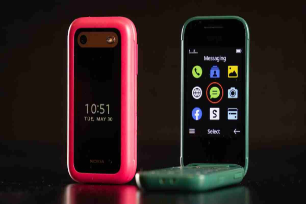 Nokia 2660 Flip 4G Feature Phone Launched In India In Two Colors. Price And Specifications Details.