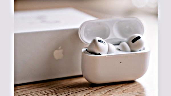 Airpods Pro 2nd gen with usb c charging case