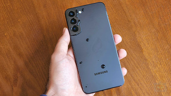 Flipkart Diwali sale 2023: Samsung Galaxy S22, Now Available At Rs.39999. Offers On Motorola Phones.