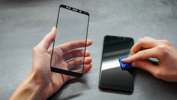 Redmi Issues Warning To Its Users About Using Liquid UV Screen Protectors