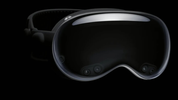 Mark Zuckerberg Reviews Apple Vision Pro