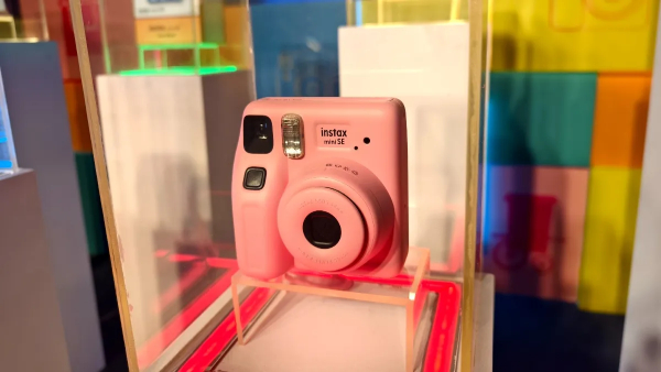 Fujifilm Instax Mini SE Instant Camera Launched in India
