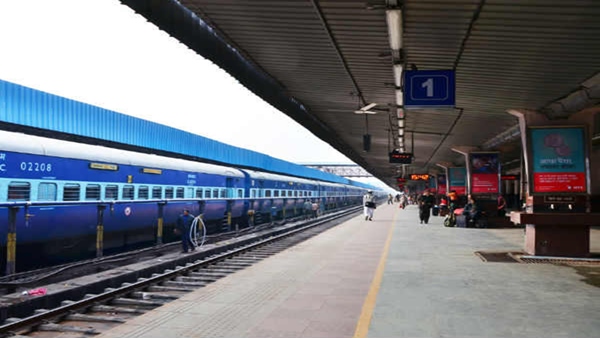 How to book railway platform tickets from UTS app