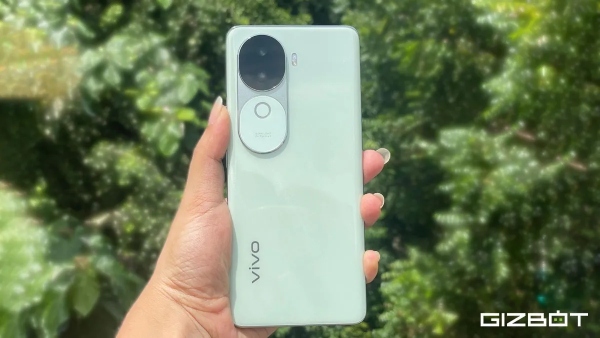 Vivo V40e With 50MP Selfie Camera MediaTek Dimensity 7300 SoC 80W fast charging Launched In India