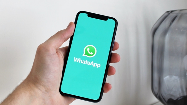 how to login one whatsapp account in two smartphones