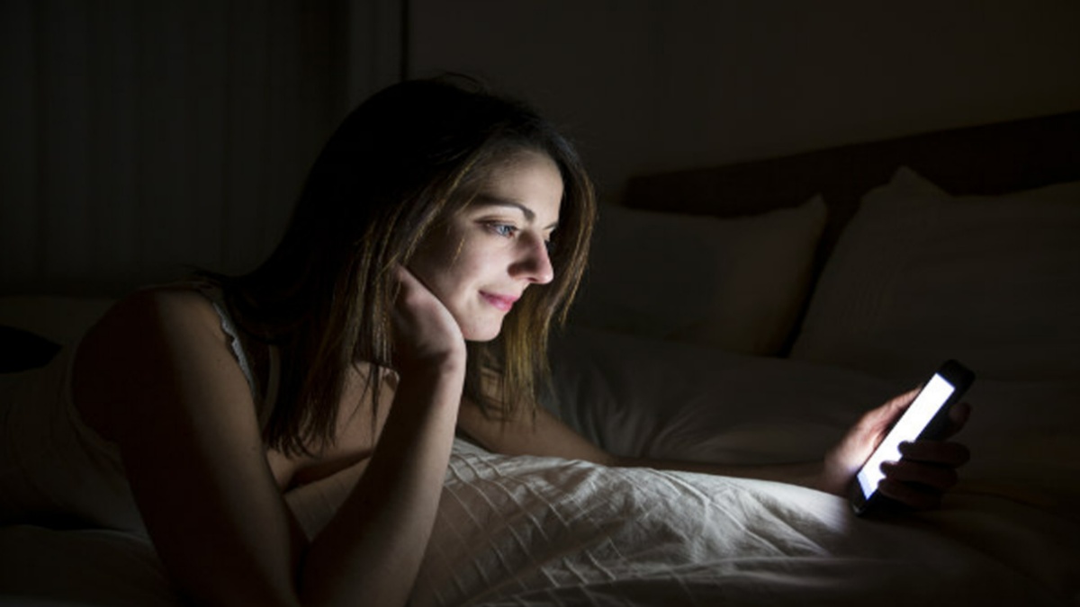 Why Checking Your Phone First Thing Can Destroy Your Heath