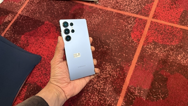 Samsung Galaxy S25 ultra smartphone