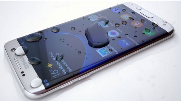 how to protect your smartphone in monsoon